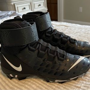 Nike men’s football cleats size 9
